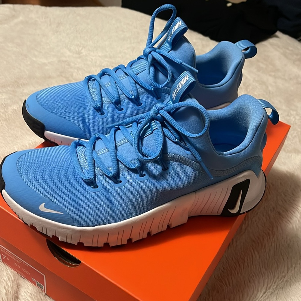 Nike Women's Athletic Shoes in Light Blue and White - Picture 9 of 13